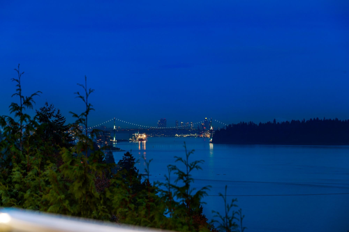 Dining Area Photo of 449 Hillcrest Street, West Vancouver, BC
