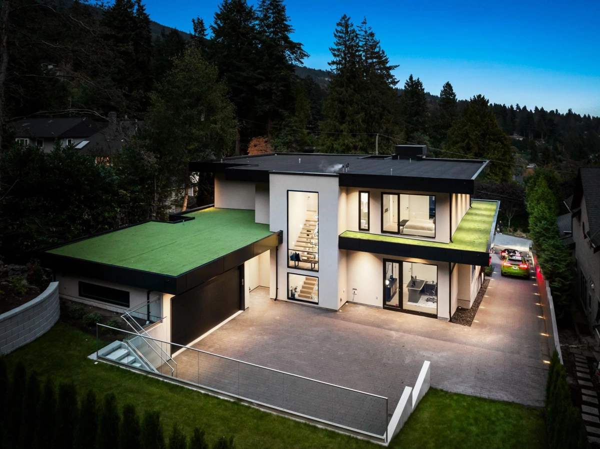 Fitness Center Photo Near 449 Hillcrest Street, West Vancouver, BC