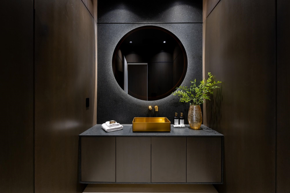 Front Yard Photo of 449 Hillcrest Street, West Vancouver, BC