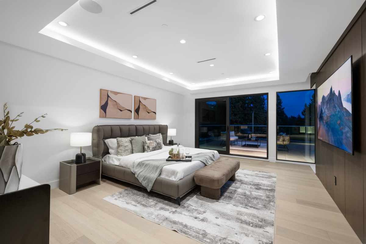 Garden / Landscaping Photo of 449 Hillcrest Street, West Vancouver, BC