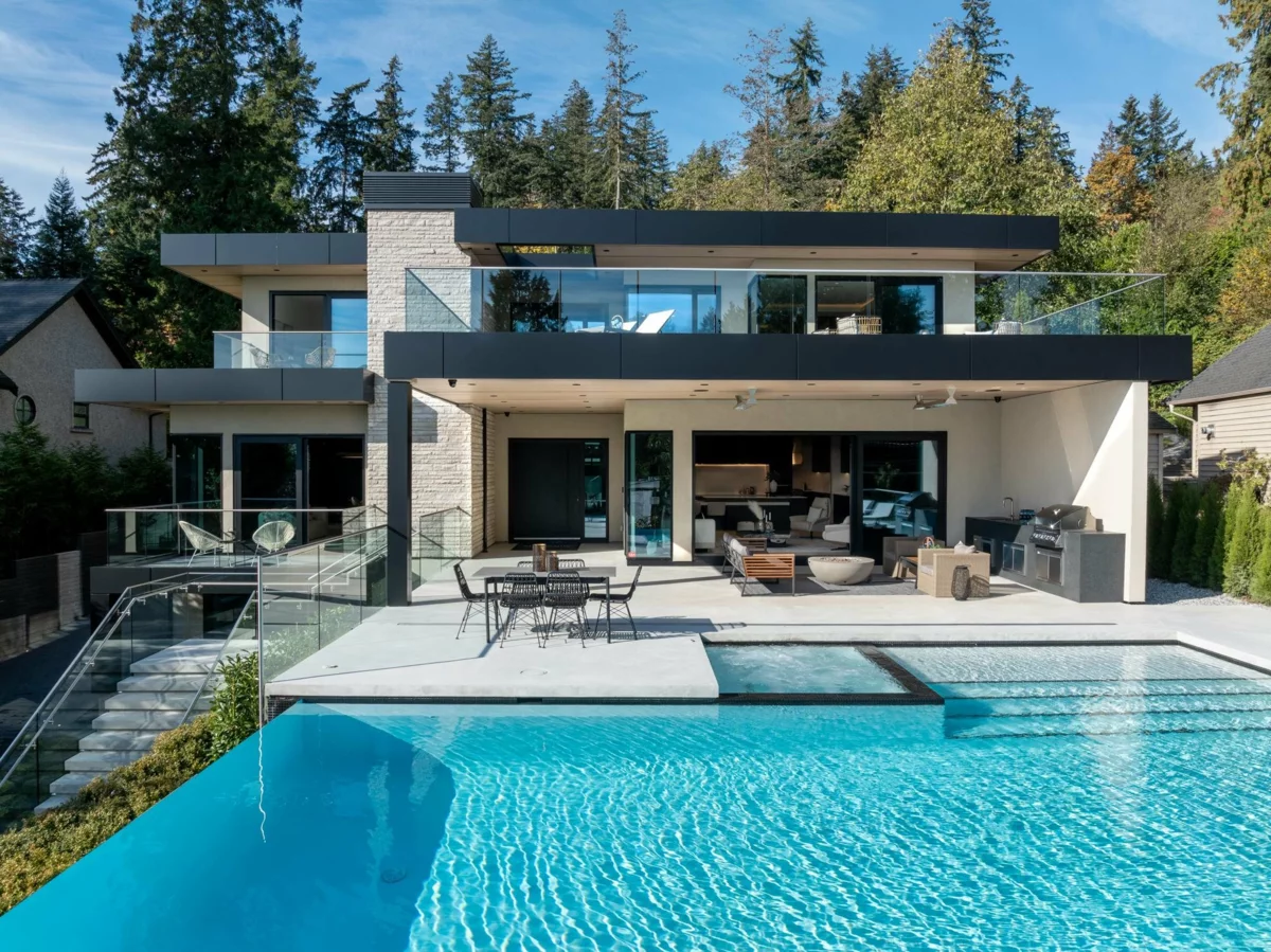 Hallway Photo of 449 Hillcrest Street, West Vancouver, BC