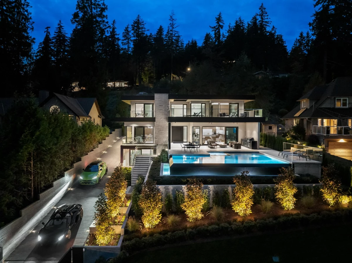 Living Room Photo of 449 Hillcrest Street, West Vancouver, BC