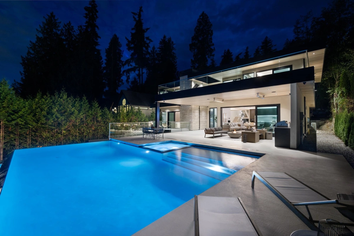 Mudroom Photo of 449 Hillcrest Street, West Vancouver, BC