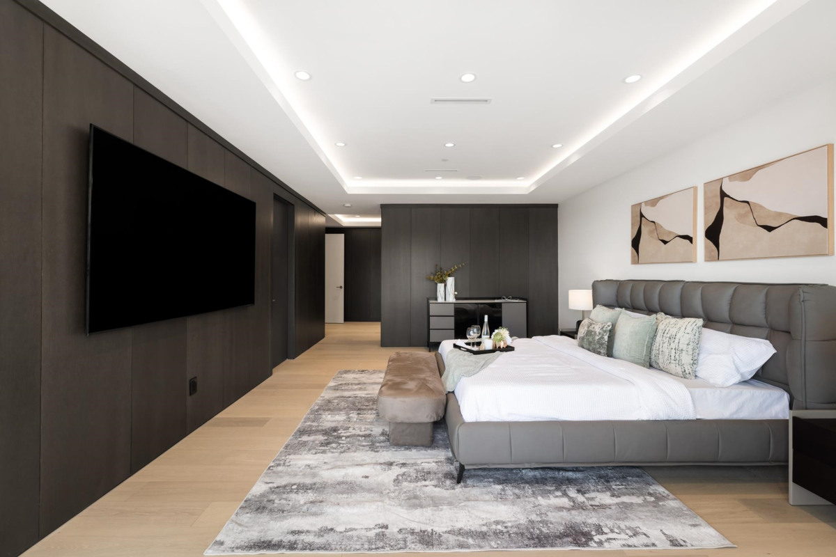 Swimming Pool Photo of 449 Hillcrest Street, West Vancouver, BC