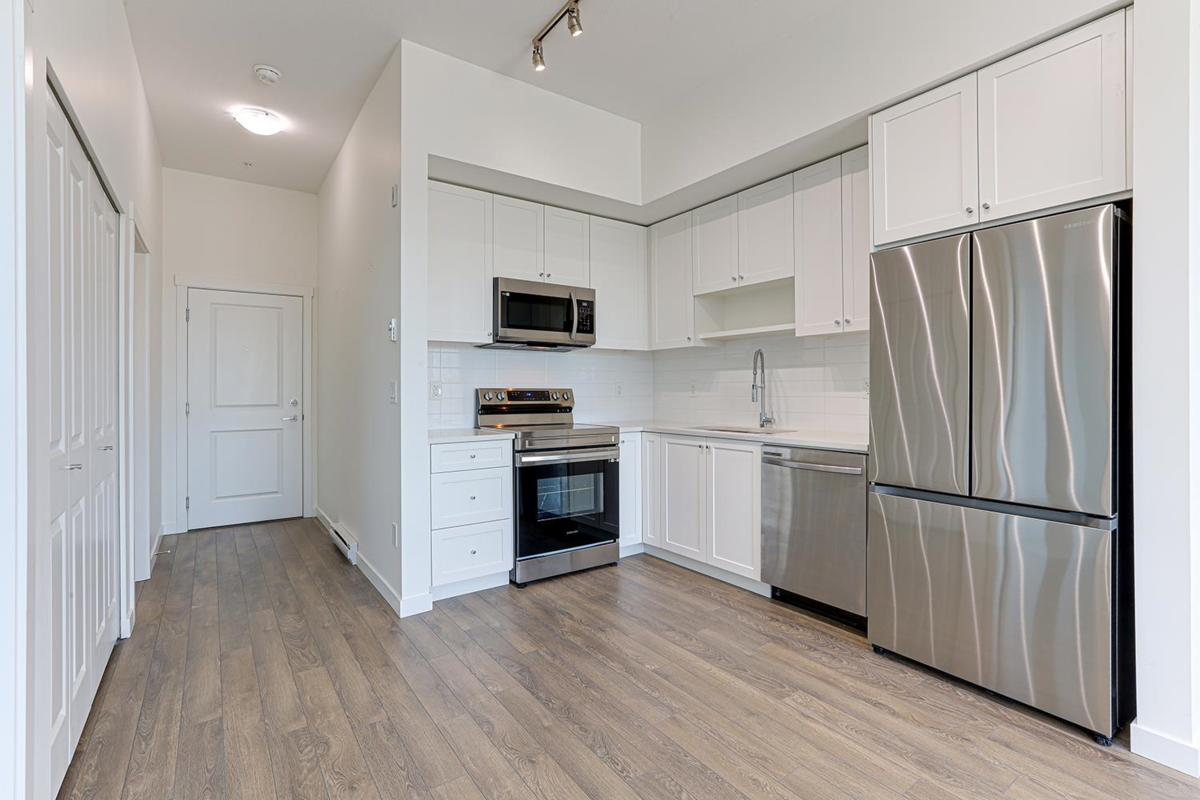 Dining Area Photo of 610 15858 Fraser Highway, Surrey, BC