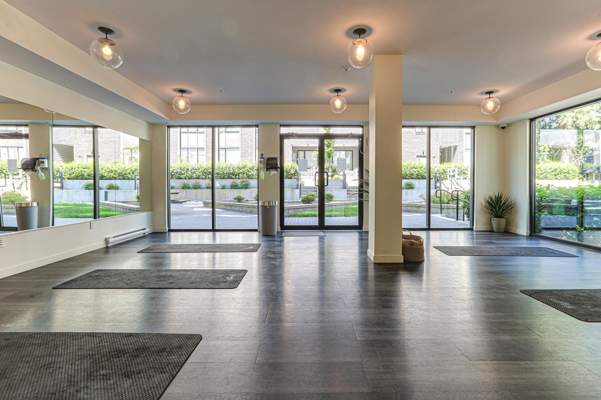 Entry Foyer Photo of 610 15858 Fraser Highway, Surrey, BC