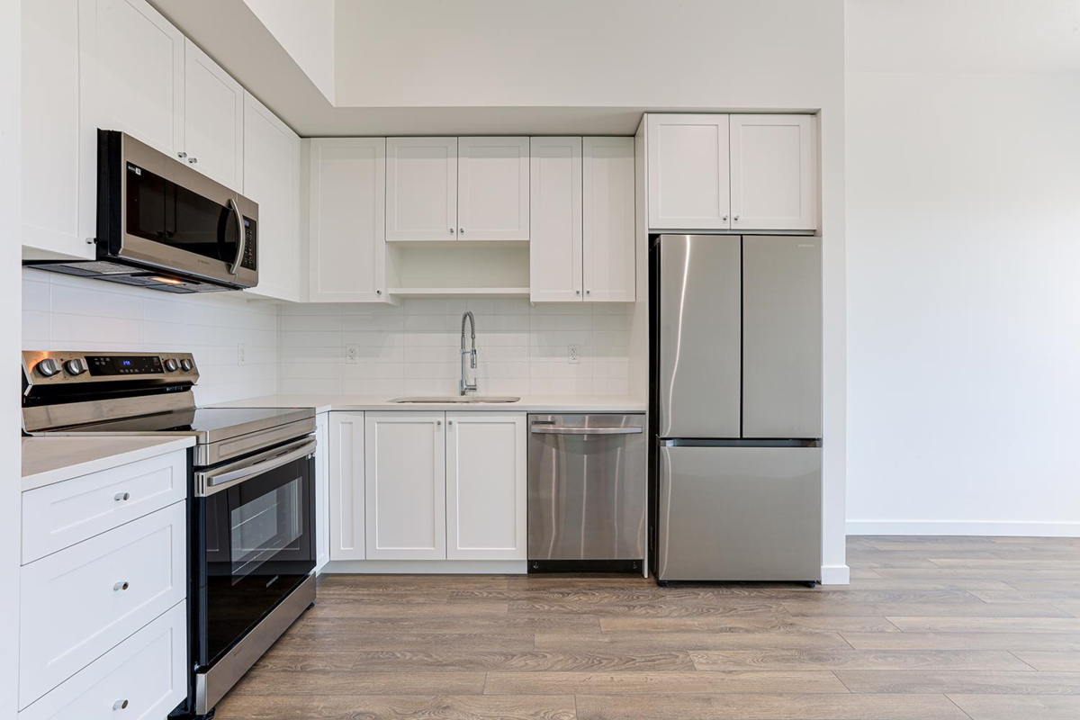 Kitchen Island Photo of 610 15858 Fraser Highway, Surrey, BC