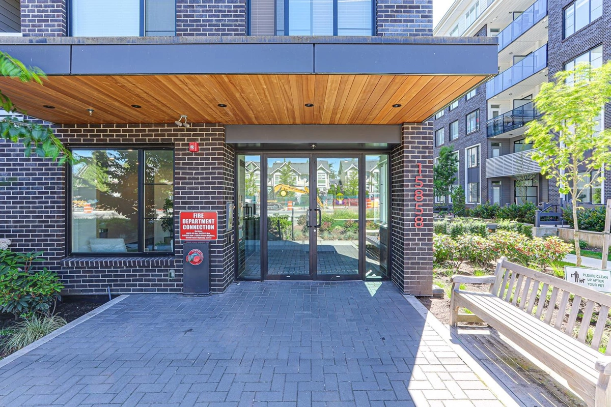 Living Room Photo of 610 15858 Fraser Highway, Surrey, BC