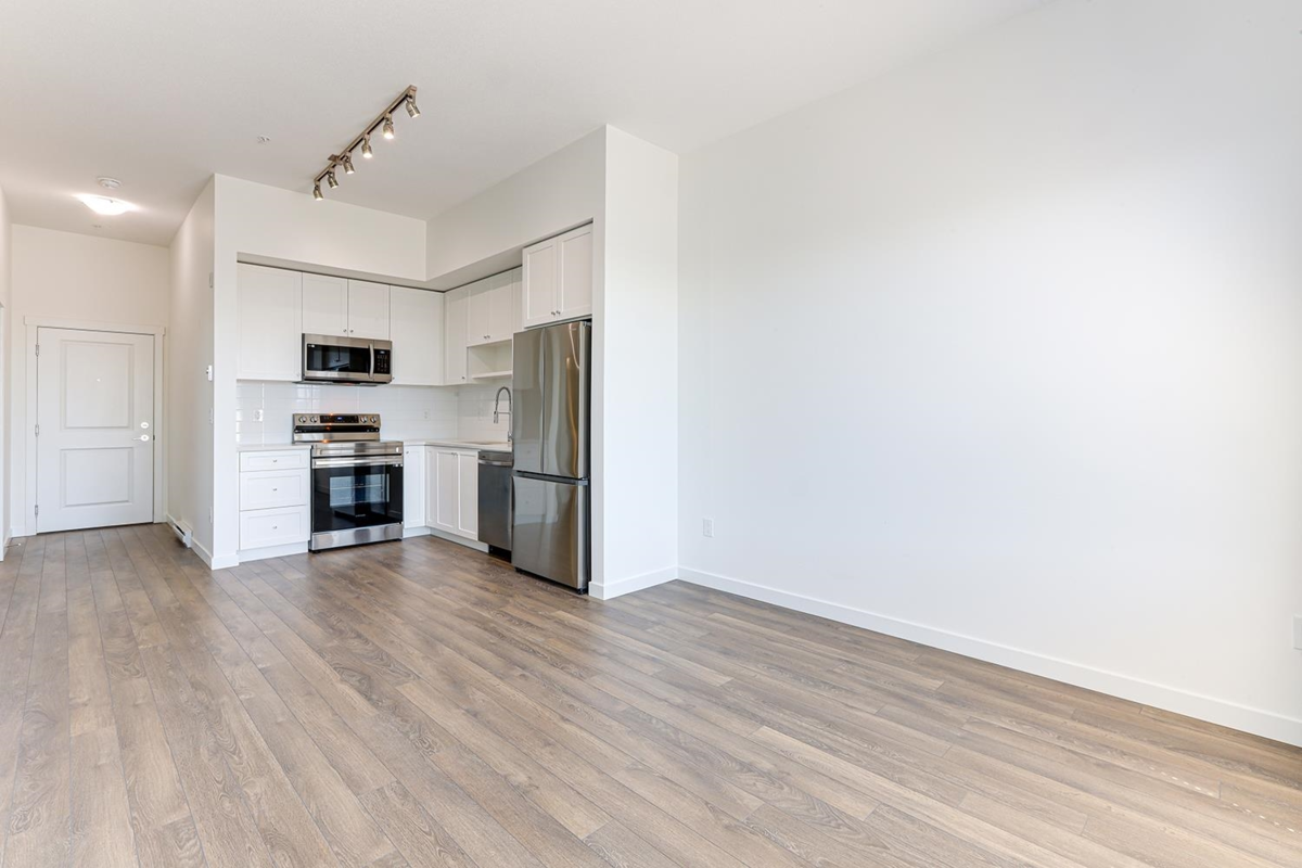 Primary Bathroom Photo of 610 15858 Fraser Highway, Surrey, BC