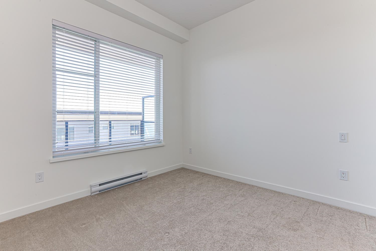 Walk-In Closet Photo of 610 15858 Fraser Highway, Surrey, BC