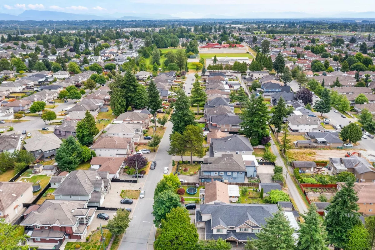 Family Room Photo of 12070 76a Avenue, Surrey, BC