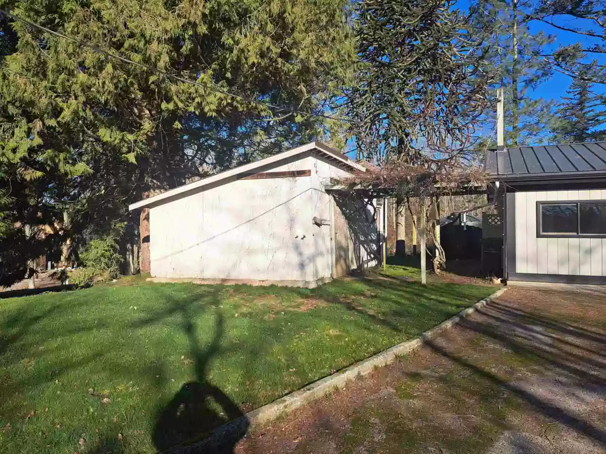 Living Room Photo of 37318 Ward Road, Abbotsford, BC