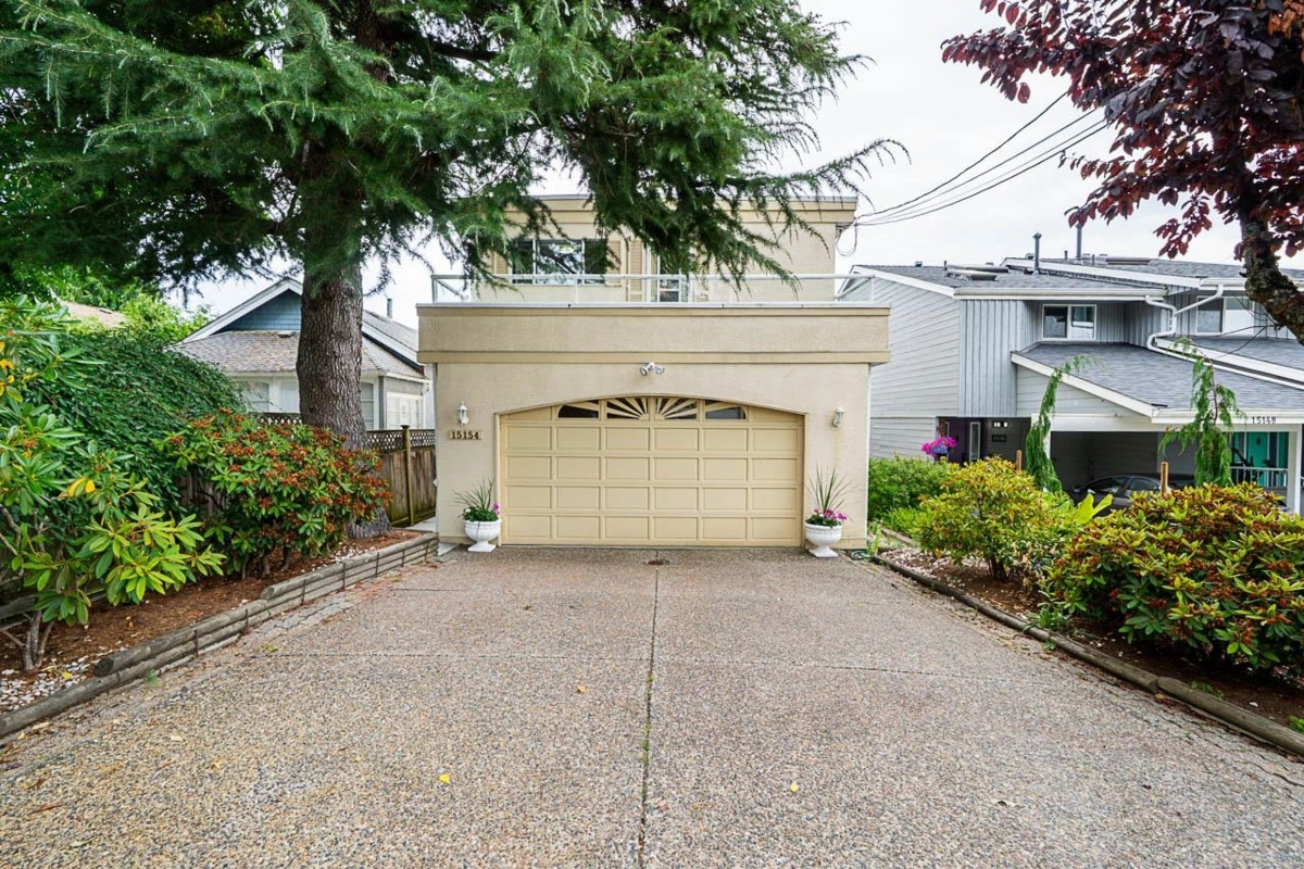 Exterior Front Photo of 15154 Beachview Avenue, White Rock, BC