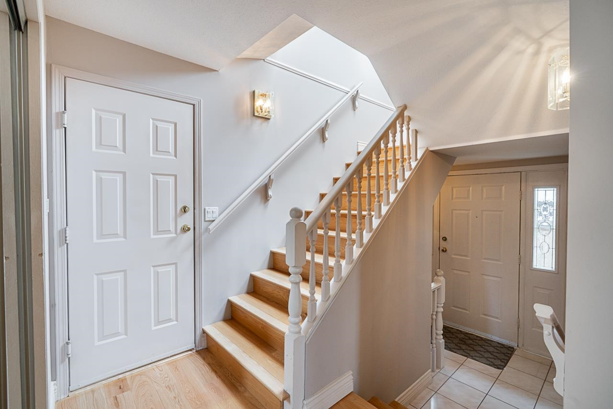 Exterior Rear Photo of 15154 Beachview Avenue, White Rock, BC