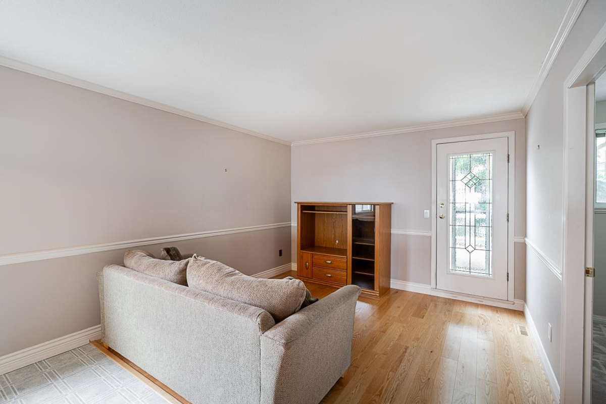 Family Room Photo of 15154 Beachview Avenue, White Rock, BC