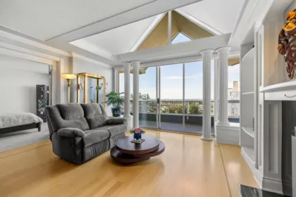 2002 1245 Quayside Drive, New Westminster, BC