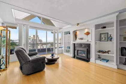 2002 1245 Quayside Drive, New Westminster, BC