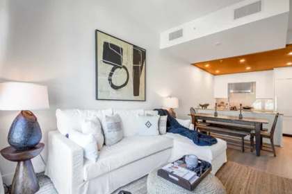 408 6687 Nelson Avenue, West Vancouver, BC
