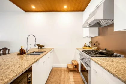 Kitchen Island Photo of 408 6687 Nelson Avenue, West Vancouver, BC