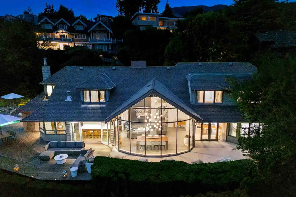 Living Room Photo of 4322 Rockridge Road, West Vancouver, BC