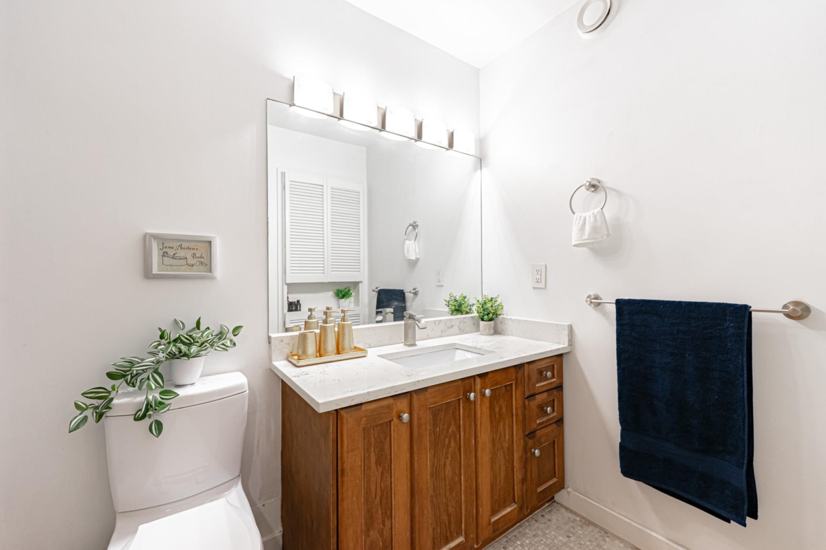 Basement Recreation Room Photo of 5 1786 Esquimalt Avenue, West Vancouver, BC