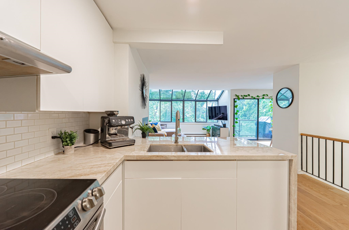 Breakfast Nook Photo of 5 1786 Esquimalt Avenue, West Vancouver, BC