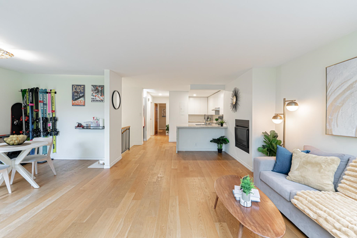 Dining Area Photo of 5 1786 Esquimalt Avenue, West Vancouver, BC