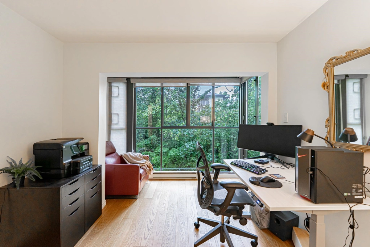 Garage Interior Photo of 5 1786 Esquimalt Avenue, West Vancouver, BC