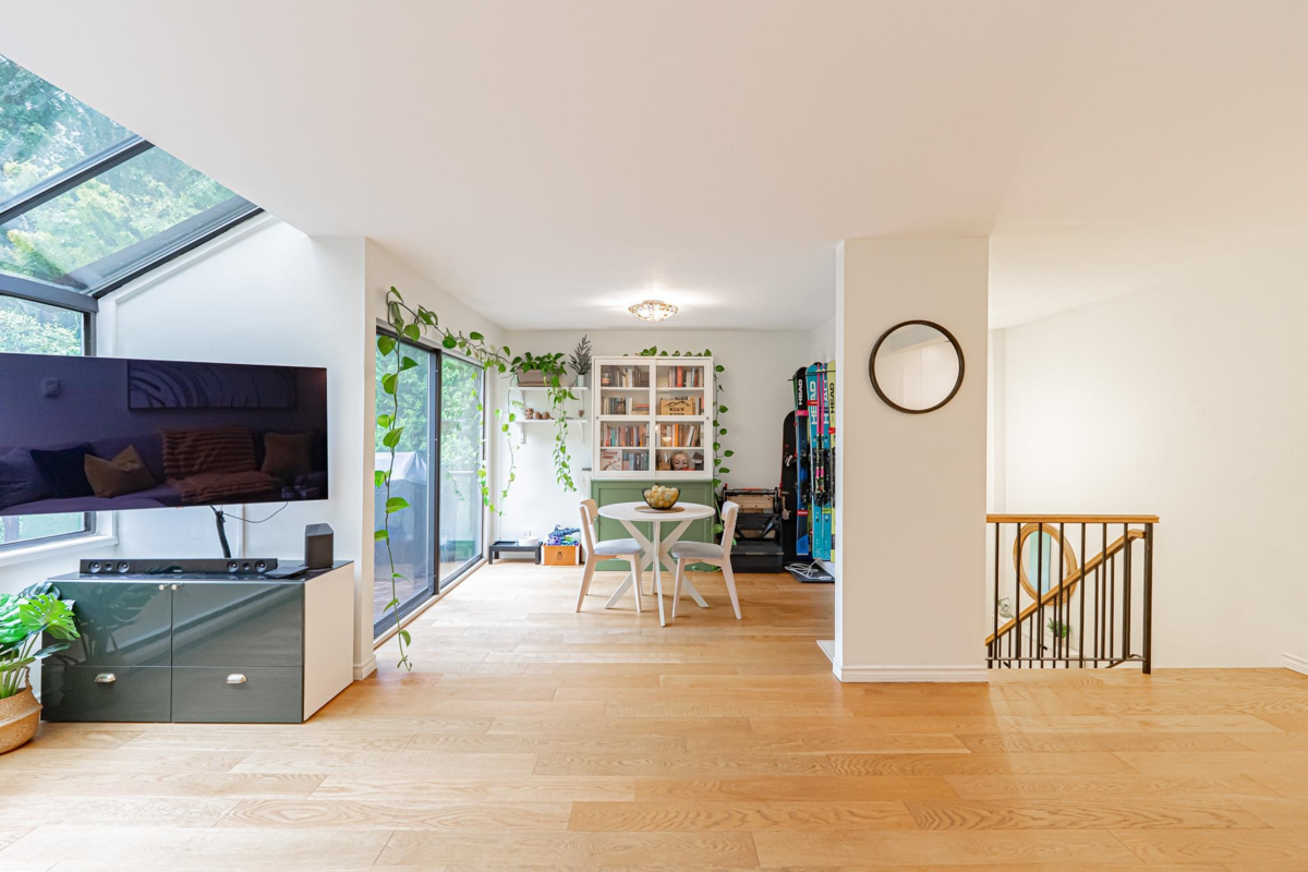 Laundry Room Photo of 5 1786 Esquimalt Avenue, West Vancouver, BC
