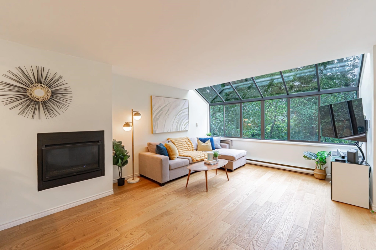 Living Room Photo of 5 1786 Esquimalt Avenue, West Vancouver, BC