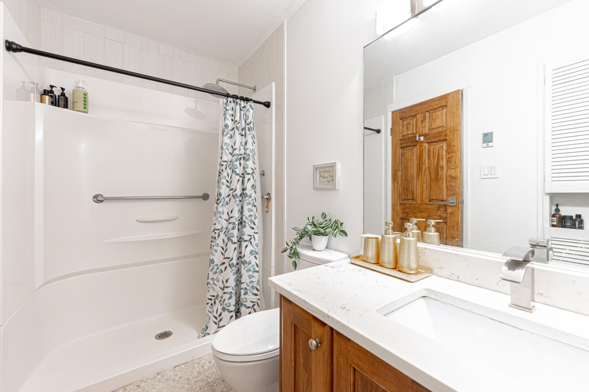 Loft / Bonus Room Photo of 5 1786 Esquimalt Avenue, West Vancouver, BC