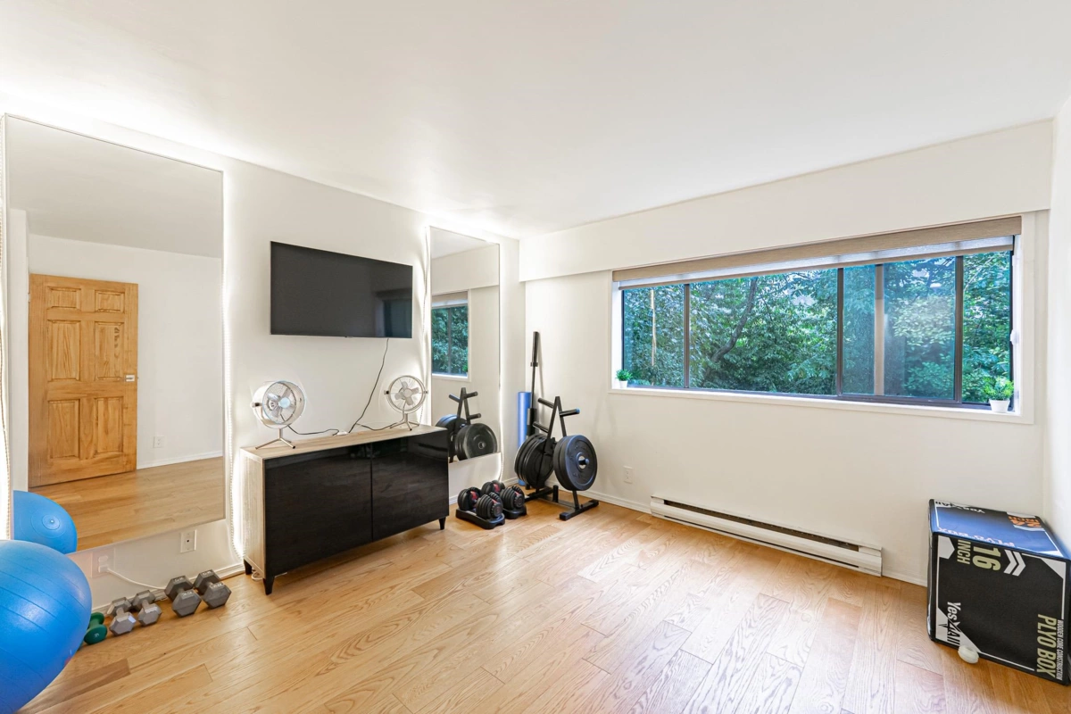 Outdoor Deck Photo of 5 1786 Esquimalt Avenue, West Vancouver, BC