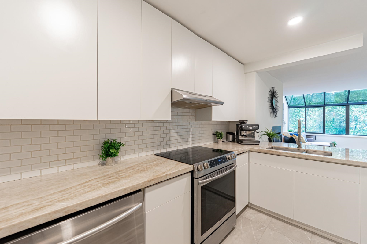 Pantry Photo of 5 1786 Esquimalt Avenue, West Vancouver, BC