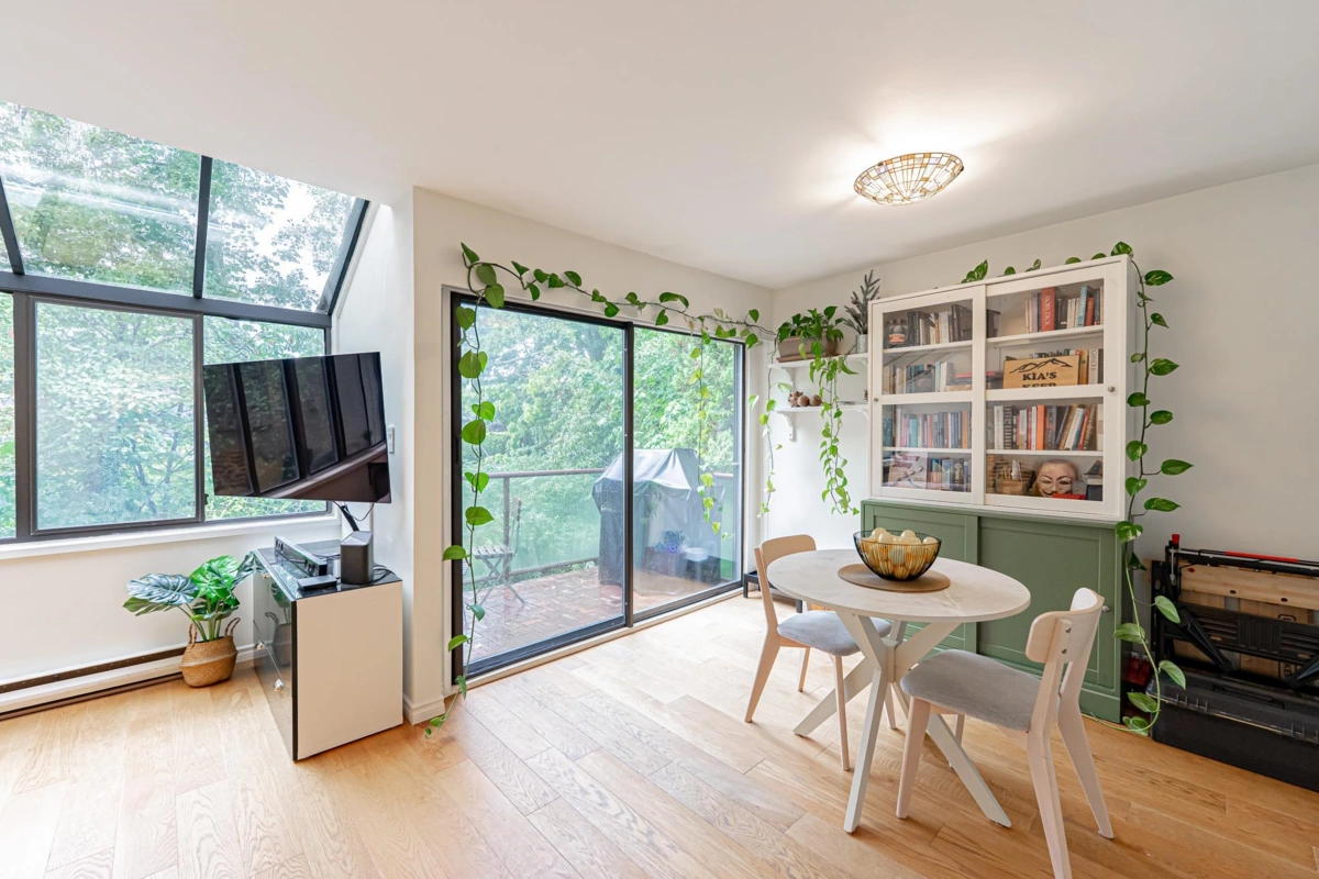 Primary Bathroom Photo of 5 1786 Esquimalt Avenue, West Vancouver, BC