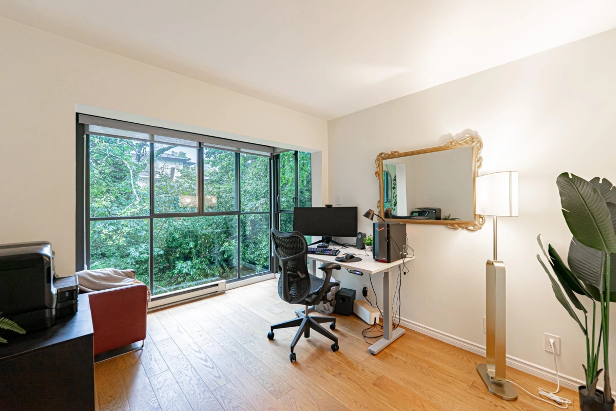 Staircase Photo of 5 1786 Esquimalt Avenue, West Vancouver, BC