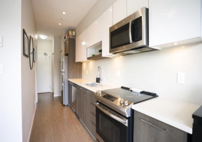 Kitchen Photo of 503 13768 108 Avenue, Surrey, BC