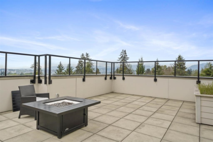 Primary Bathroom Photo of 503 13768 108 Avenue, Surrey, BC
