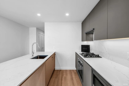 Primary Bathroom Photo of 610 5593 Number 3 Road, Richmond, BC