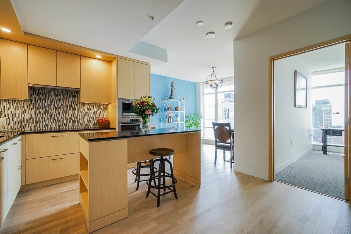 Kitchen Island Photo of 3108 13495 Central Avenue, Surrey, BC