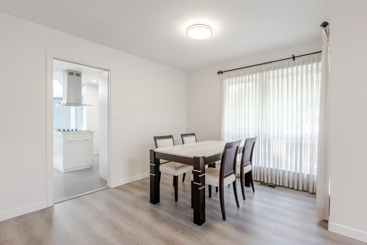 Breakfast Nook Photo of 10467 Glenbrook Grove, Surrey, BC