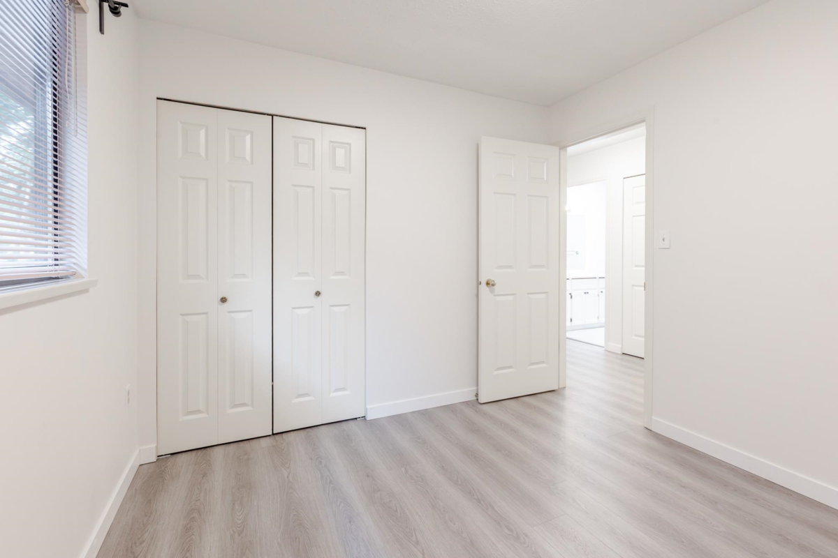 Entry Foyer Photo of 10467 Glenbrook Grove, Surrey, BC