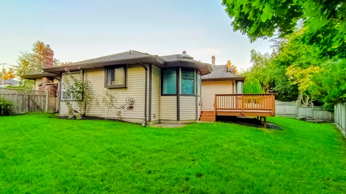 Garden / Landscaping Photo of 10467 Glenbrook Grove, Surrey, BC