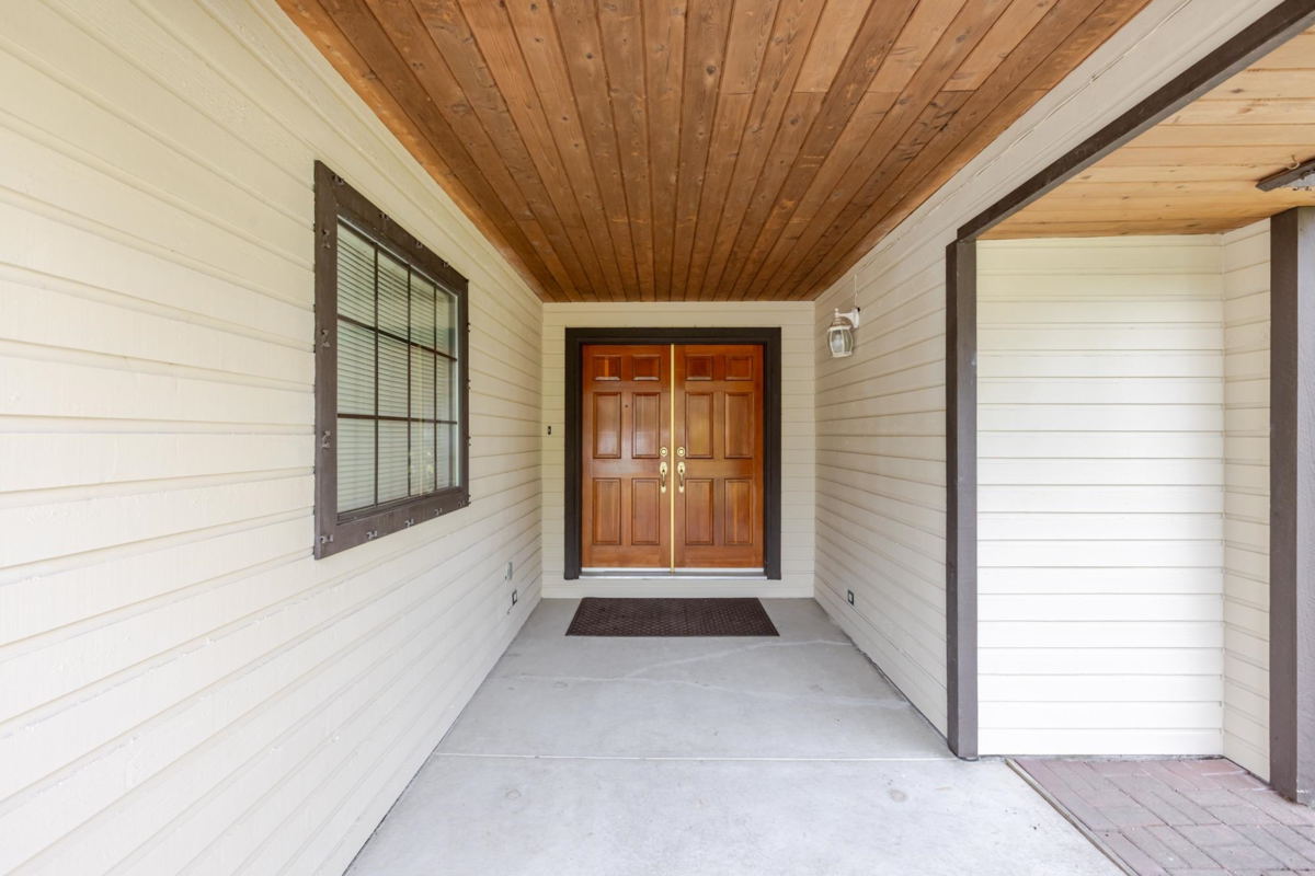 Living Room Photo of 10467 Glenbrook Grove, Surrey, BC