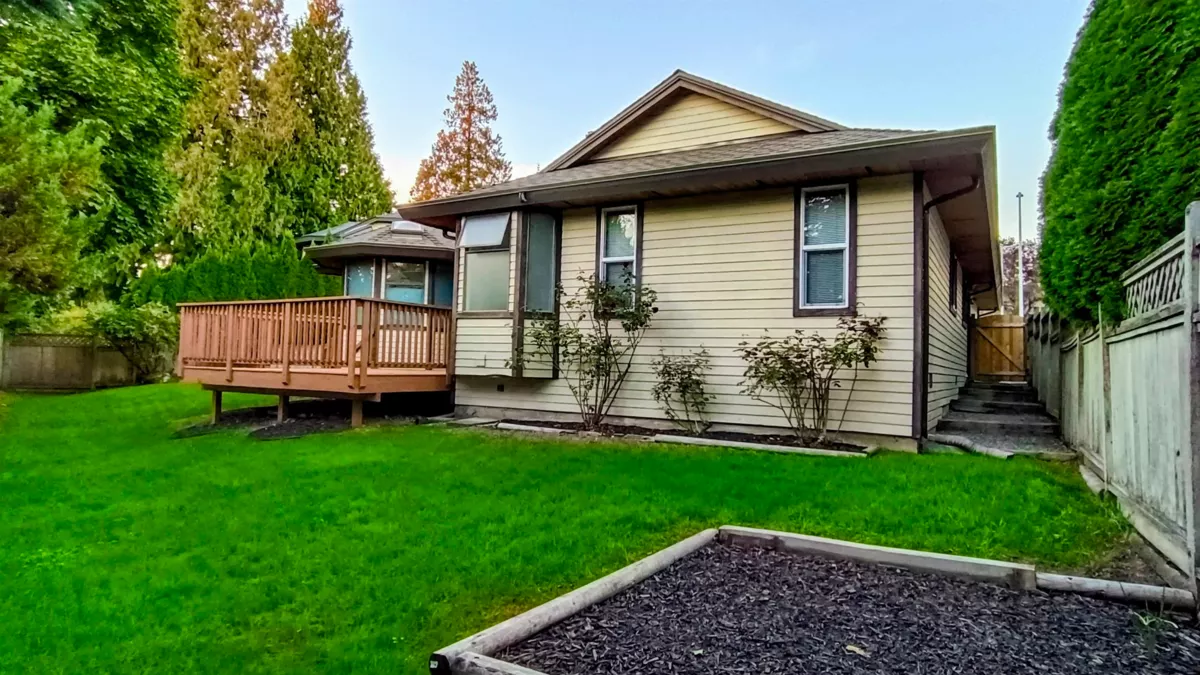 Swimming Pool Photo of 10467 Glenbrook Grove, Surrey, BC