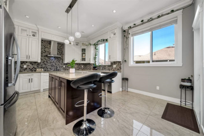 Kitchen Island Photo of 13837 60a Avenue, Surrey, BC