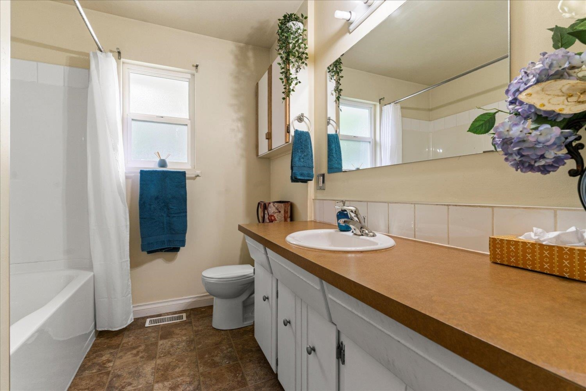 Bedroom 4 Photo of 35063 Delair Road, Abbotsford, BC