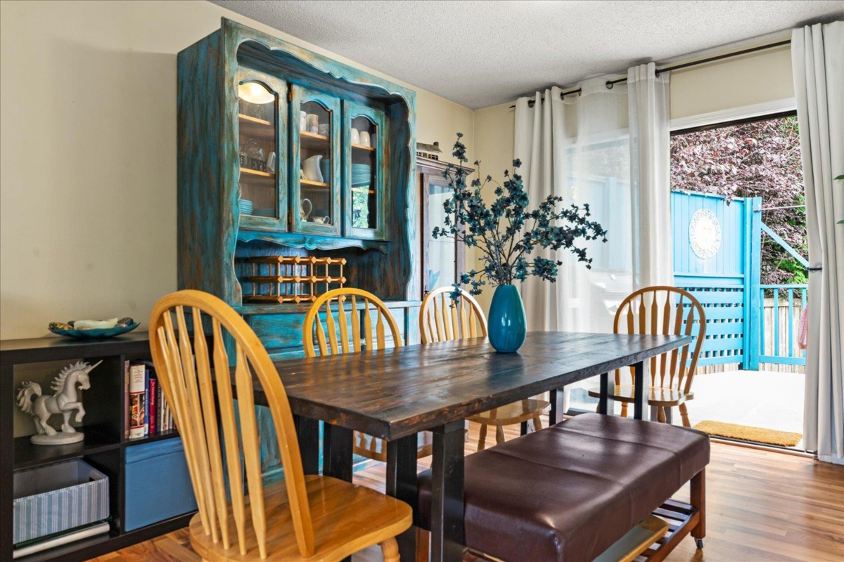 Breakfast Nook Photo of 35063 Delair Road, Abbotsford, BC