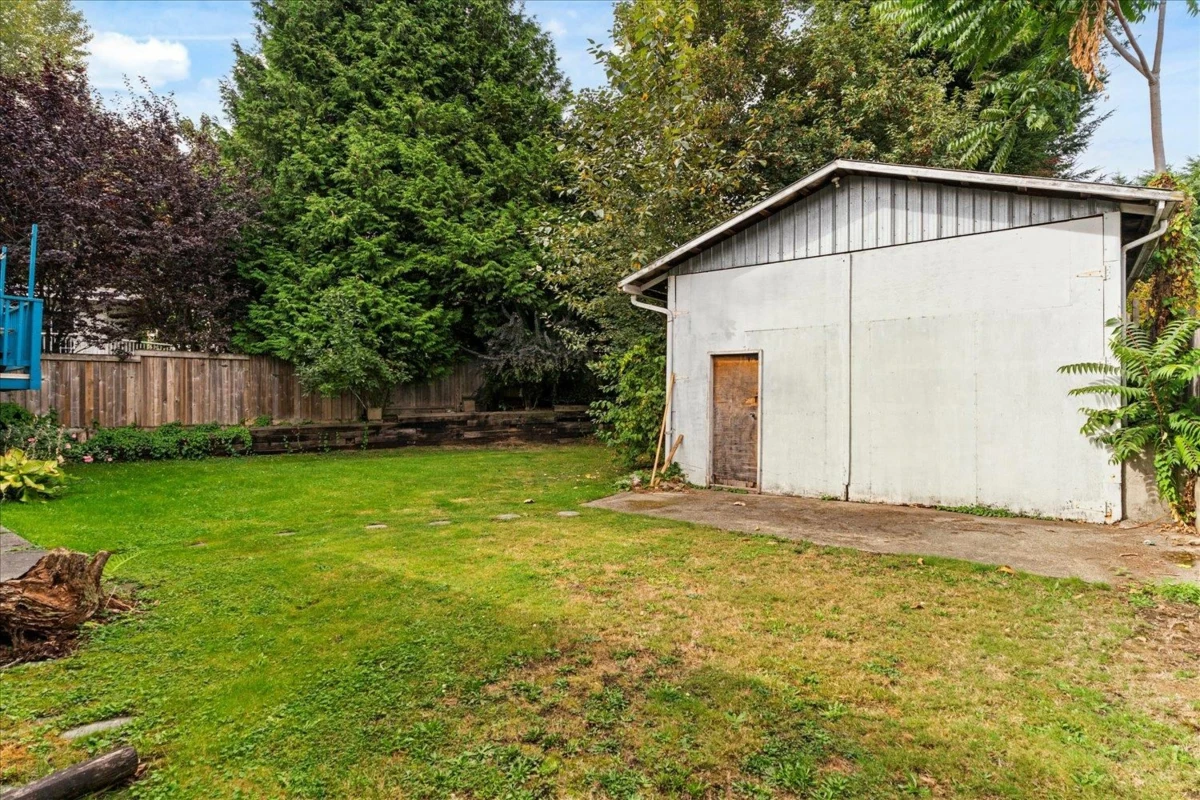 Entry Foyer Photo of 35063 Delair Road, Abbotsford, BC