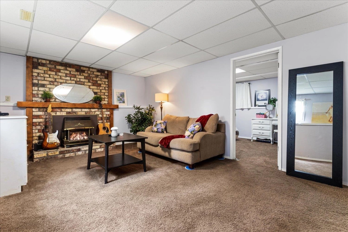 Guest Bathroom Photo of 35063 Delair Road, Abbotsford, BC