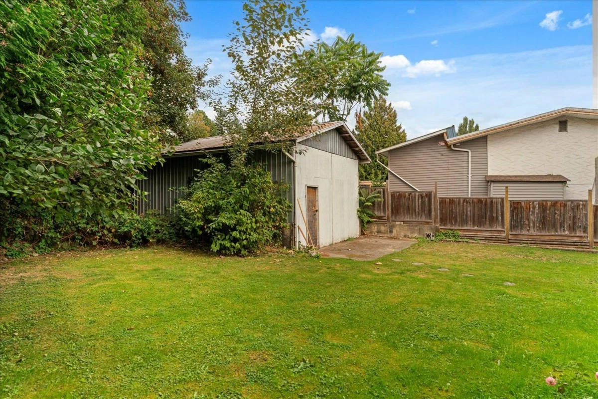 Hallway Photo of 35063 Delair Road, Abbotsford, BC